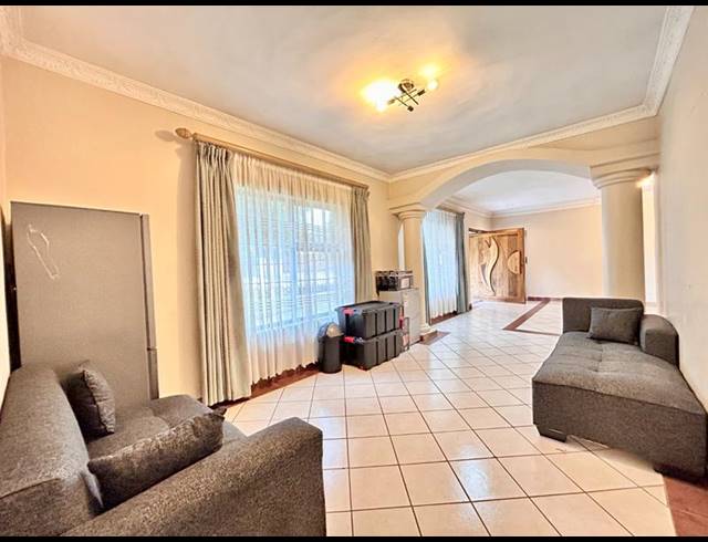 4 BEDROOM HOUSE FOR SALE IN GARSFONTEIN